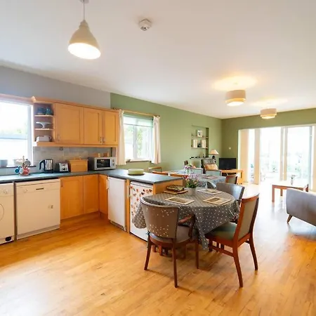 בית נופש Harbour Hideaway דינגל